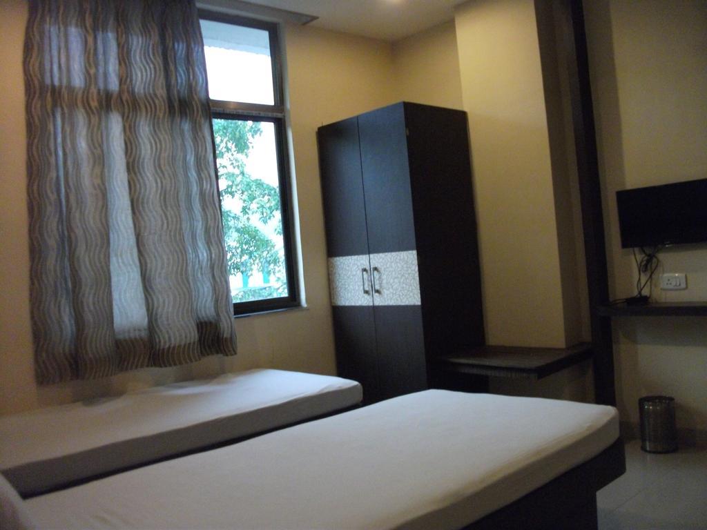 Hotel Parshuram Guwahati Exteriör bild