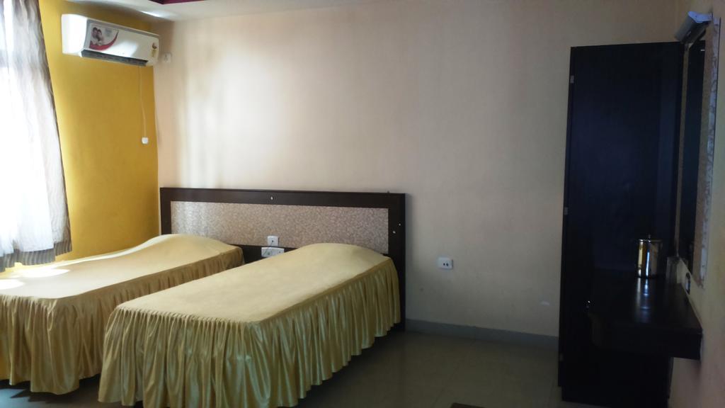 Hotel Parshuram Guwahati Exteriör bild