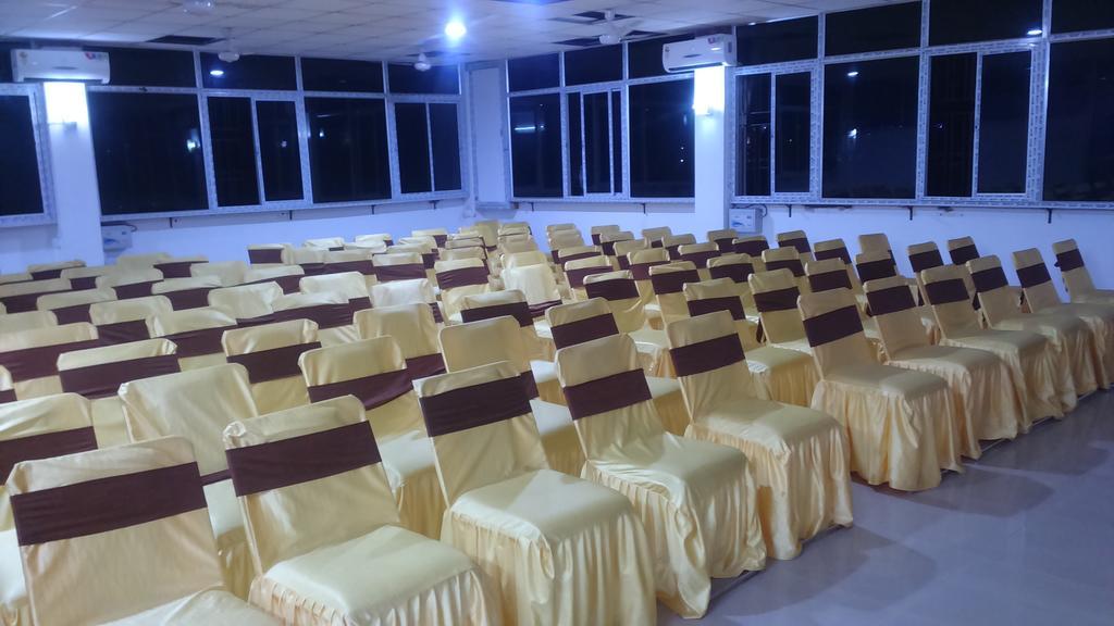 Hotel Parshuram Guwahati Exteriör bild