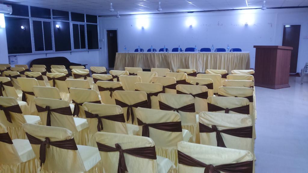 Hotel Parshuram Guwahati Exteriör bild