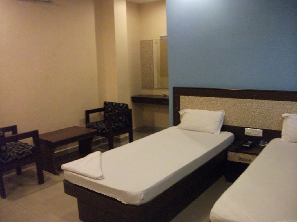 Hotel Parshuram Guwahati Exteriör bild