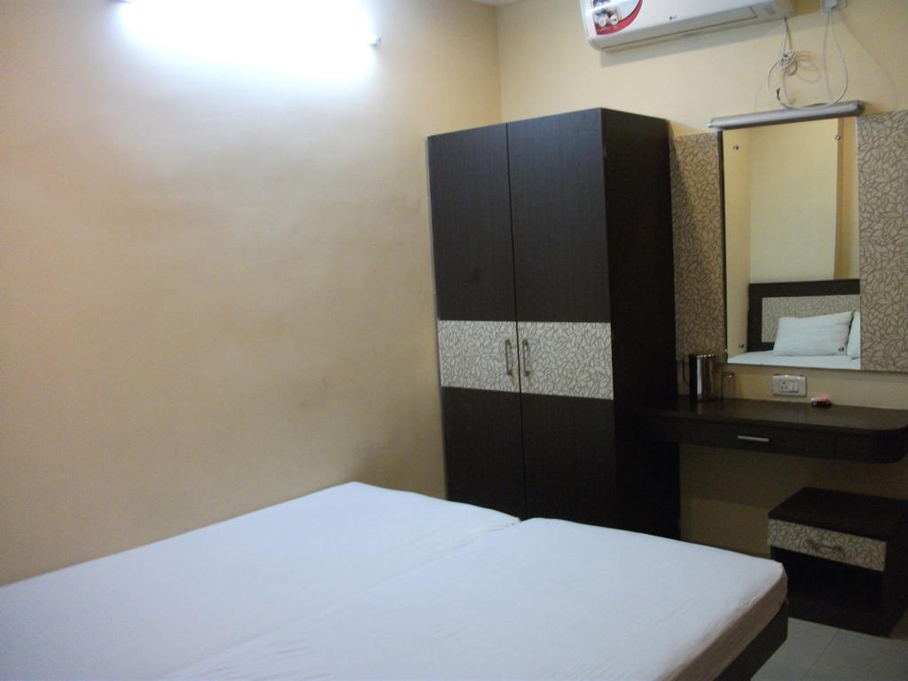 Hotel Parshuram Guwahati Exteriör bild