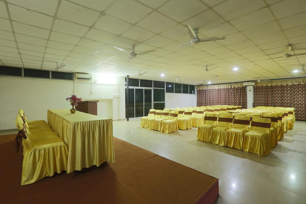 Hotel Parshuram Guwahati Exteriör bild