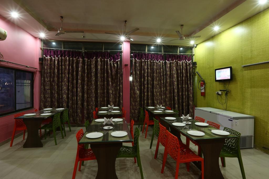 Hotel Parshuram Guwahati Exteriör bild