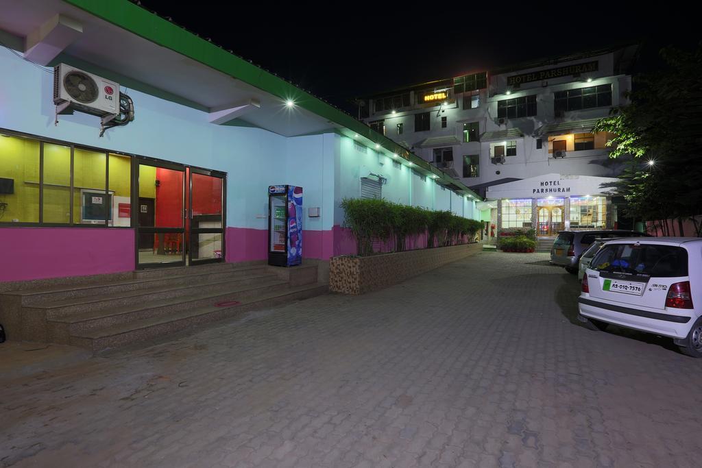 Hotel Parshuram Guwahati Exteriör bild