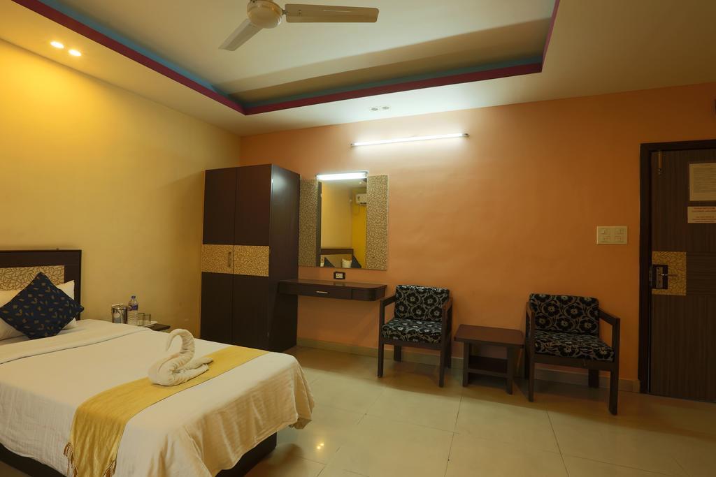 Hotel Parshuram Guwahati Exteriör bild